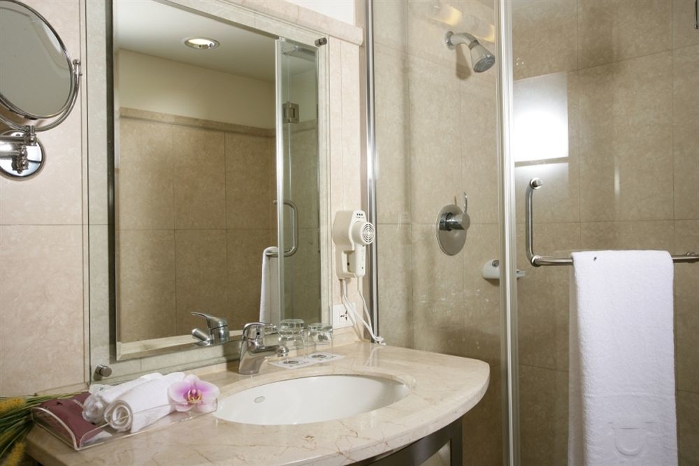 Hotel Dion Taichung Bilik gambar