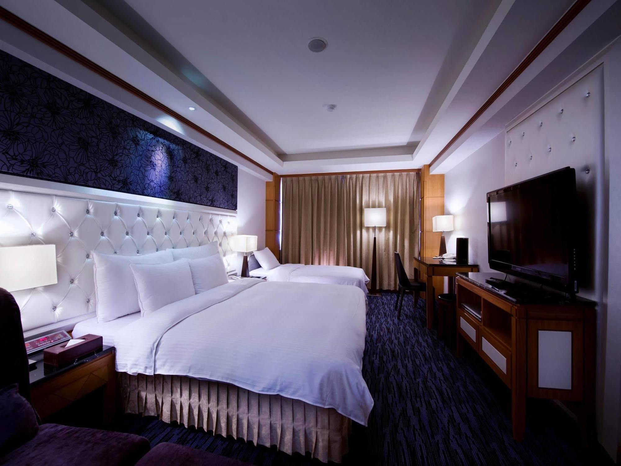 Hotel Dion Taichung Luaran gambar